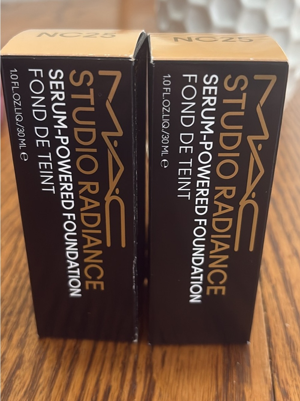 MAC Studio Radiance Serum-Powered Foundation NC25 - Black & Gold Packaging